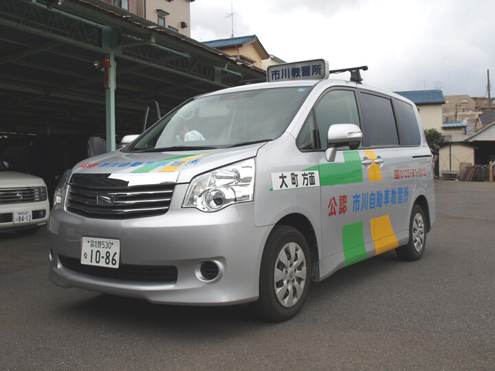送迎バス車両